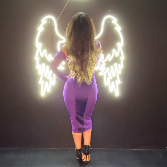 Dress Length: Approx 120cm
Materials: Light Silky Satin - Picture 6 of 10